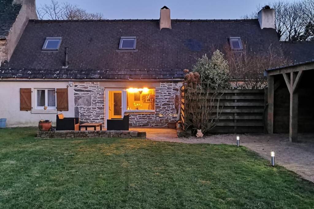 Petite Maison Dans Les Monts D'Arree Ty Coz Commana Екстериор снимка