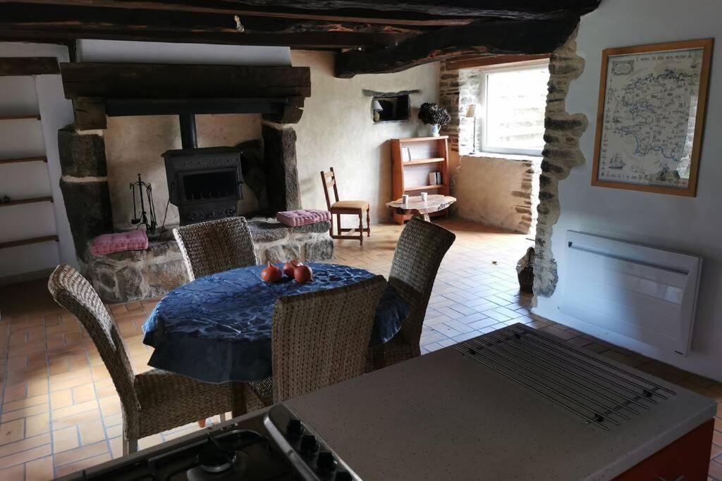 Petite Maison Dans Les Monts D'Arree Ty Coz Commana Екстериор снимка